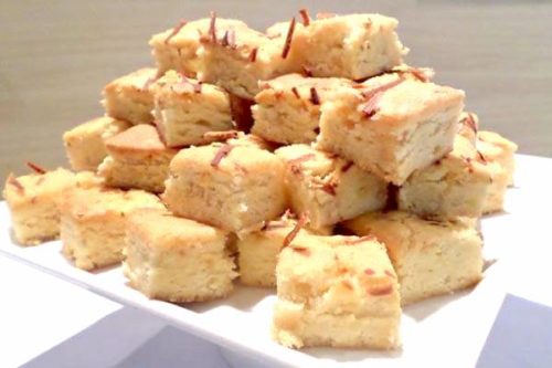 Queso De Bola Caramel Bars Recipe